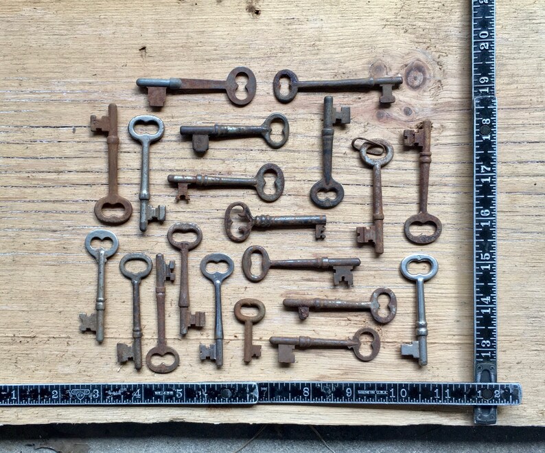 20 Real Antique Keys Collection Vintage Original Metal Skeleton Keys Authentic Old Lock Keys Charm Jewelry Supply Rusty Antique Lot C