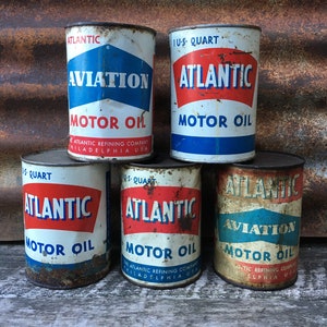 Lot of 5 Vintage Atlantic Motor Aviation Plane Quart Oil Can Metal Collectible Gas Station Old Fashioned Mechanics Garage Display