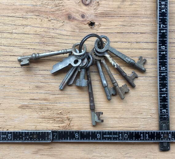 20 Real Antique Keys Collection Vintage Original Metal Skeleton Keys Authentic Old Lock Keys Charm Jewelry Supply Rusty Antique Lot C
