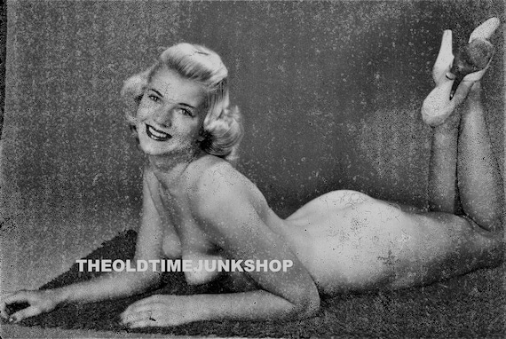 Instant Download Vintage Photograph Nude Woman Black & White Photo 50s Pin  Up Girl Picture 1950s Risque Naked Topless Breast Mature Listing