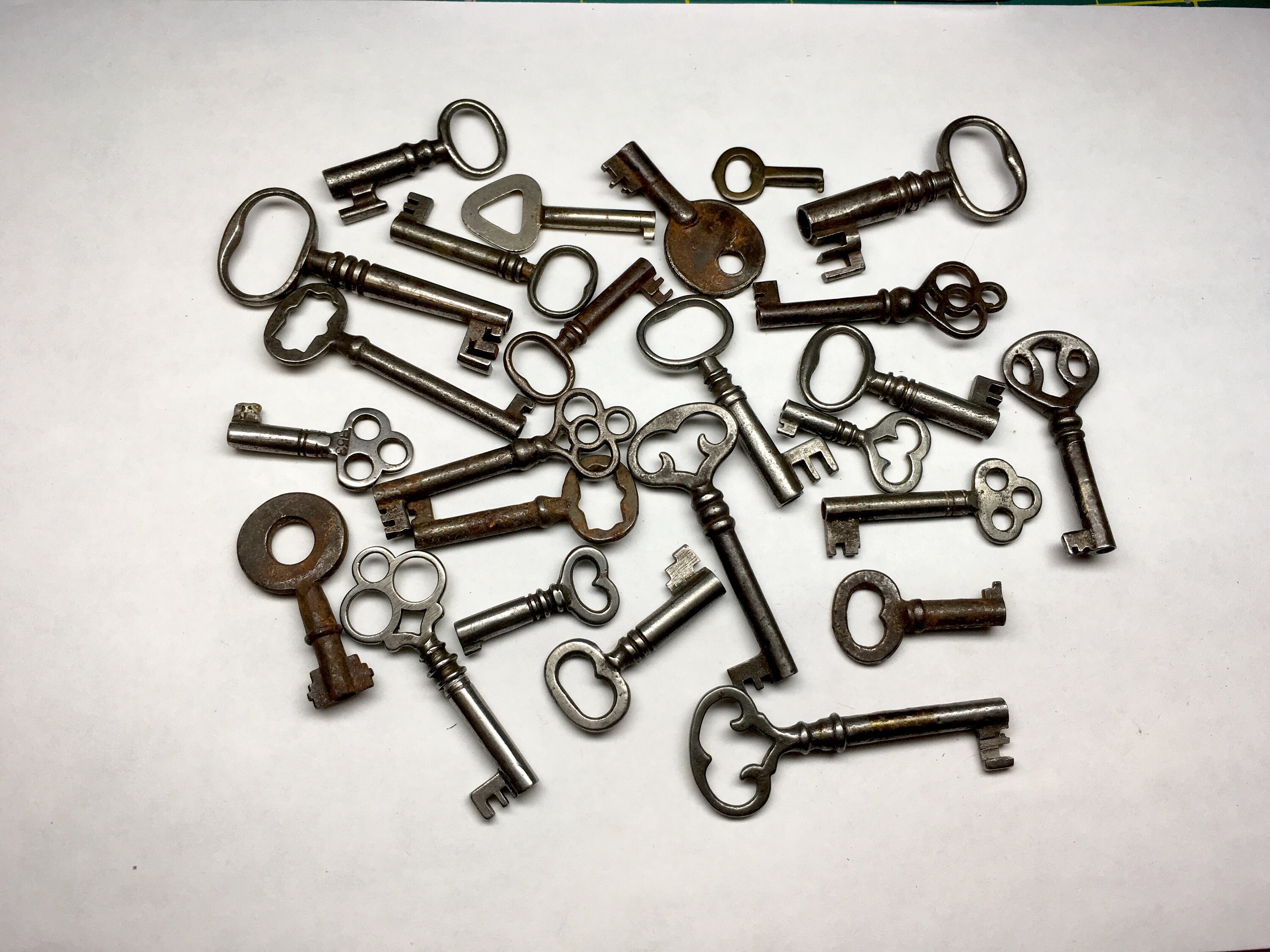 20 Real Antique Keys Collection Vintage Original Metal Skeleton Keys Authentic Old Lock Keys Charm Jewelry Supply Rusty Antique Lot C