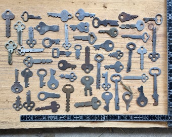 Antique Vintage Large Lot Skeleton Flat Keys 1800/'s Home Decor Accessory Crafting Jewelry Making Classic Collectable Art Deco Style Artist
