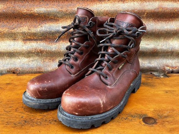 Men\'s Brown and Black Hiking Boots 10.5 Genuine Leather Waterproof Y2K Vintage Mens VTG 2000s Timberland 10.5 Brown Leather Hiking Mountain  main image 3