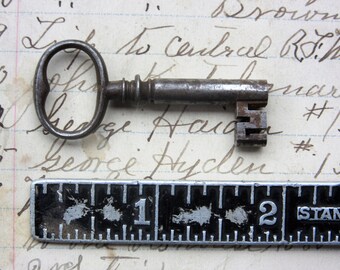Antique Key Metal Hollow Barrel Cut Bit Skeleton Key Authentic  Vintage Key Old Lock Key Charm Jewelry Lot N