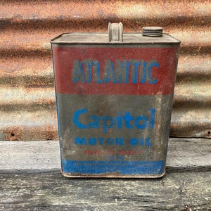 Vintage Original Atlantic Capitol Motor Oil Can 2 Gallon Emerald Oil Metal Gas Station Old Fashioned Mechanics Garage Display Car Auto Sign