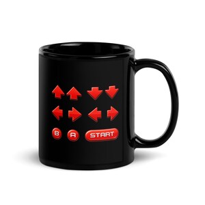 Caneca de café de cerâmica brilhante com código de trapaça retrô