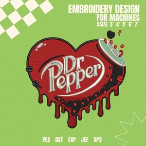 Puede incluir: Un diseño de bordado para máquinas con un corazón rojo con el logo de Dr. Pepper en blanco. El diseño incluye un contorno negro y un efecto de goteo, con un gráfico de lata de refresco verde y blanco. El fondo es verde.
