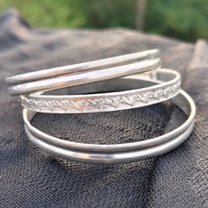 Set di 3 bracciali rigidi in argento sterling, bracciali impilabili con incisioni floreali, gioielli minimalisti fatti a mano, regalo per donna