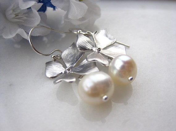 Items similar to Large Orchid Flower, Freshwater pearl, Silver earring ...