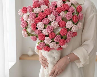 Handgemachte gehäkelte Blumendecke - faltbarer Baumwollüberwurf, der sich in einen Blumenstrauß verwandelt