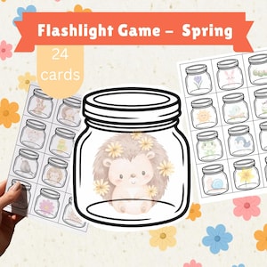 Puede incluir: Un juego educativo Flashlight Game - Spring con 24 tarjetas que muestran ilustraciones de motivos primaverales dentro de frascos de vidrio, incluyendo un gráfico central grande de un frasco con un erizo rodeado de flores amarillas.