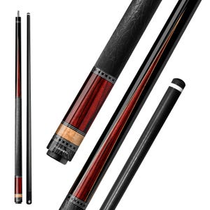 以下が含まれることがあります： 白い背景に複数のビリヤードキューが表示されています。 キューは、黒、赤、天然木の色合いの組み合わせが特徴です。 キューには革製のグリップとシルバーのアクセントが付いています。 先端は白く、キューはビリヤード用に設計されています。