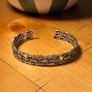 Pulsera de plata de ley 925 con forma de pez. Pulsera para amantes de los peces. Pulsera gruesa y ajustable. Pulsera de plata.