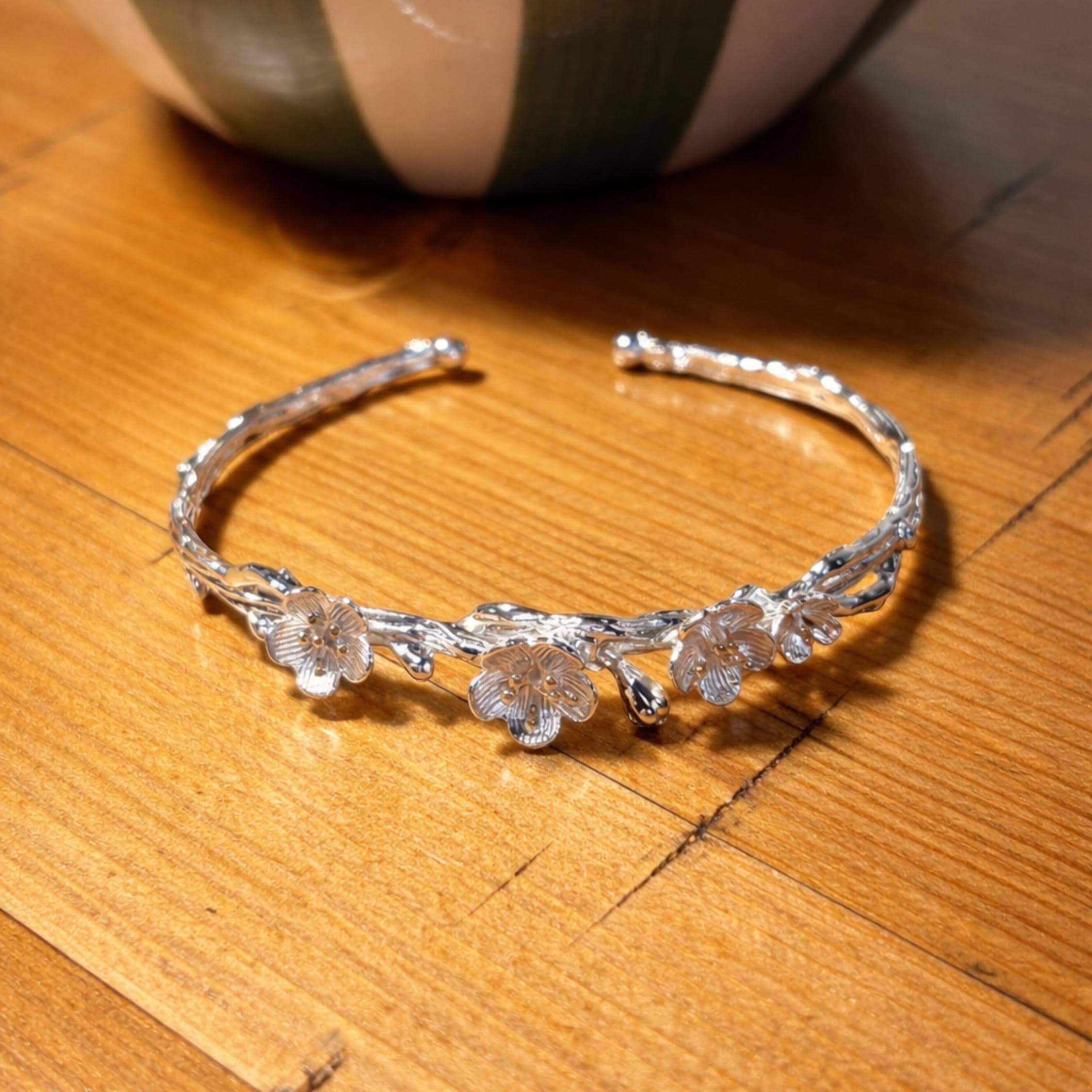 花柄のシルバーバングル - Etsy 日本