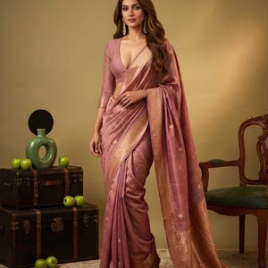 Lniane sari, złota lustrzana bordiura Zari, pastelowe sari na imprezę i na co dzień