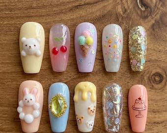 Uñas postizas Pastel Kidcore de lujo con diseño de osito de peluche y helado en 3D.