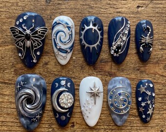 Uñas postizas azul marino Celestial de lujo 3D con polilla plateada Escorpio Witchcore