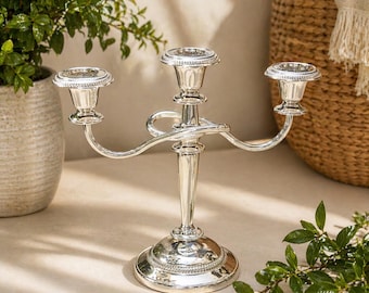 Candelabro antiguo de tres luces chapado en plata – Colección Regency