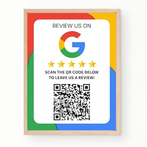 Può includere: Una stampa incorniciata con sfondo bianco e bordo colorato. La stampa presenta il logo di Google, cinque stelle d'oro e il testo "REVIEW US ON" e "SCAN THE QR CODE BELOW TO LEAVE US A REVIEW!" È incluso anche un codice QR.