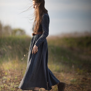 Victorian linen dress made by KnockKnockLinen family.