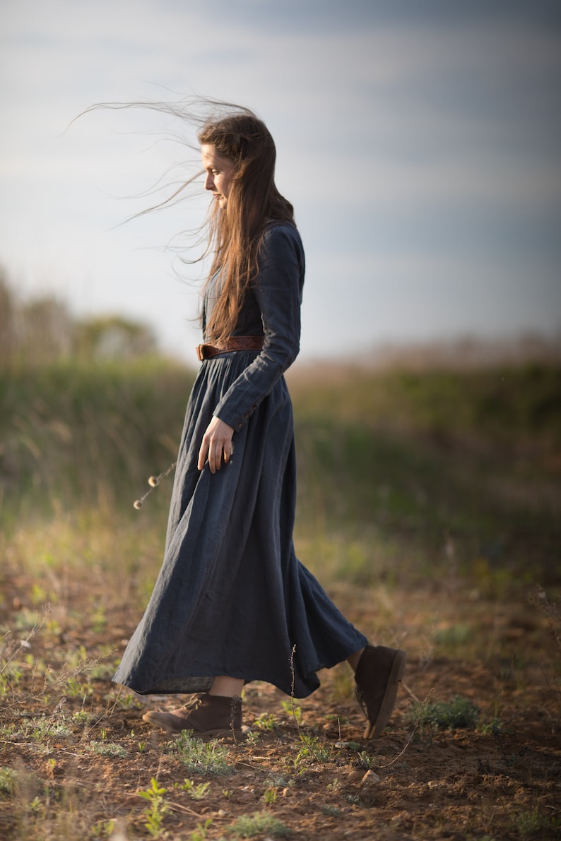 Victorian linen dress made by KnockKnockLinen family.