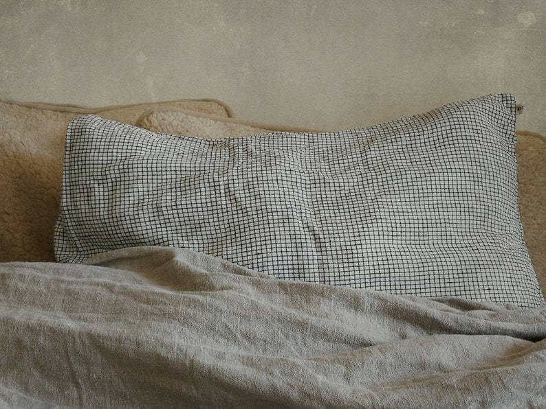 a set of 2 LINEN PILLOW CASES | envelope closure