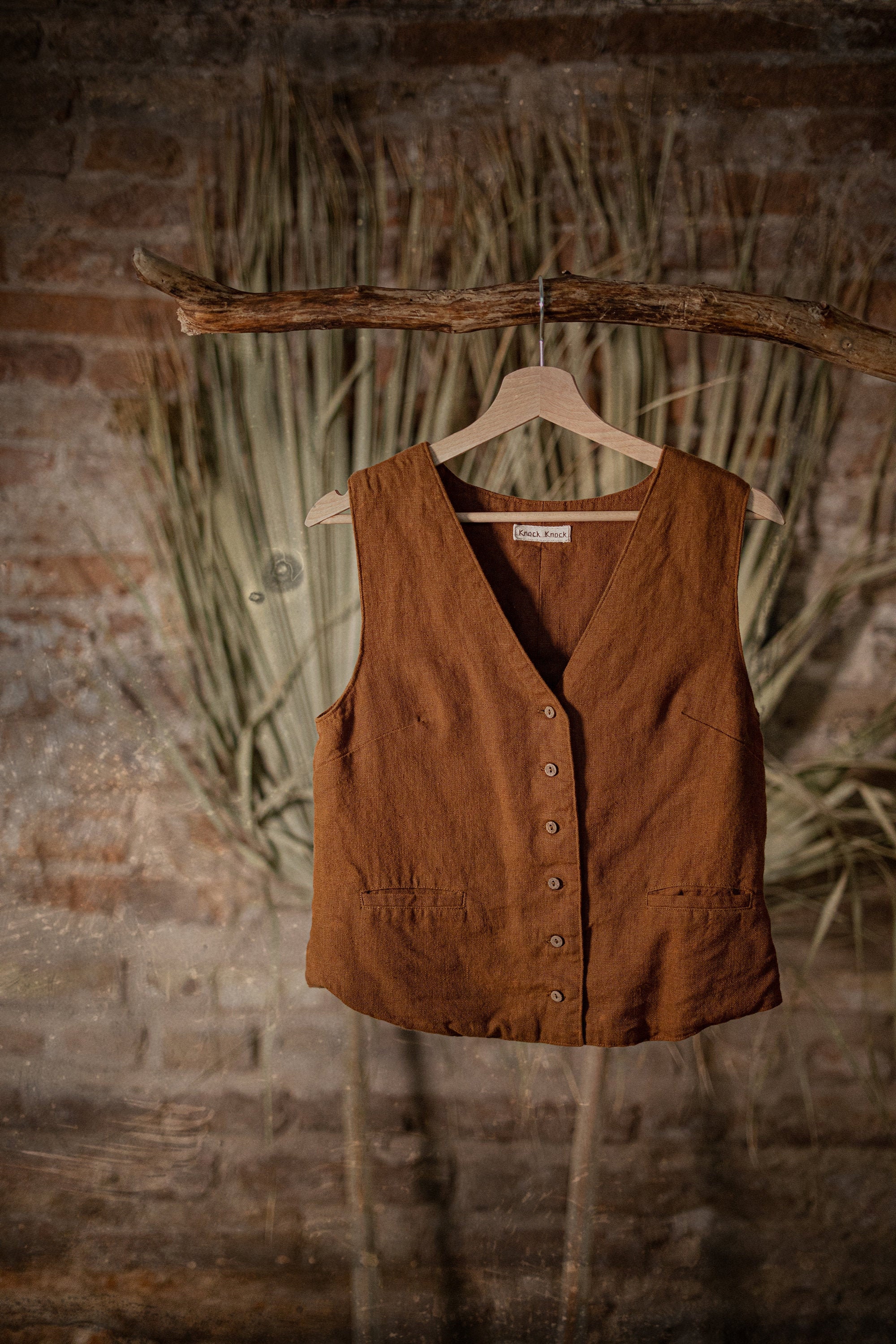 Buttondown Linen Waistcoat PHOTOGRAPHER - Loose Fit Vest, Vest