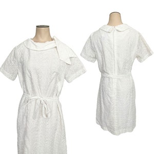 Vintage 1950s 60s Misses&#39; Quaker Lady White Eyelet Lace Dress with Attached Scarf // Medium Large 8 10 12