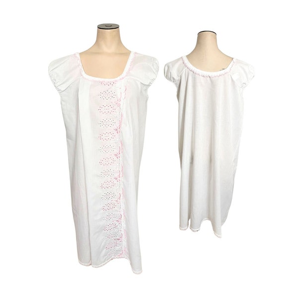 Vintage 1970s Misses' Katz Shift Nightgown White with Pink Embroidery // Size M L