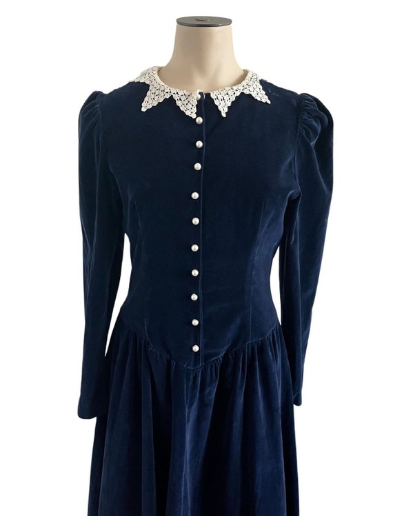 Vintage 1940s 50s Misses' Navy Blue Velvet Dress … - image 3