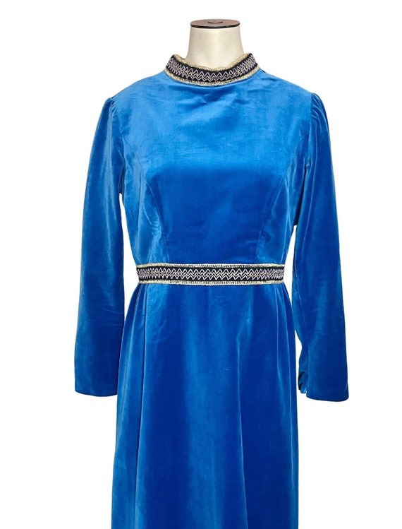 Vintage 1960s 70s Misses' Blue Velvet Brocade Tri… - image 3