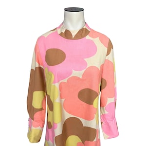 Vintage 1960s Kaarina Finland  Pink and Yellow Mod Floral Print Dress  // Size S M 2 4 6