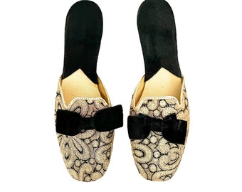 Vintage 1950s 60s Gold and Black Metallic Brocade Slippers with Black Velvet Trim // Size 10 B