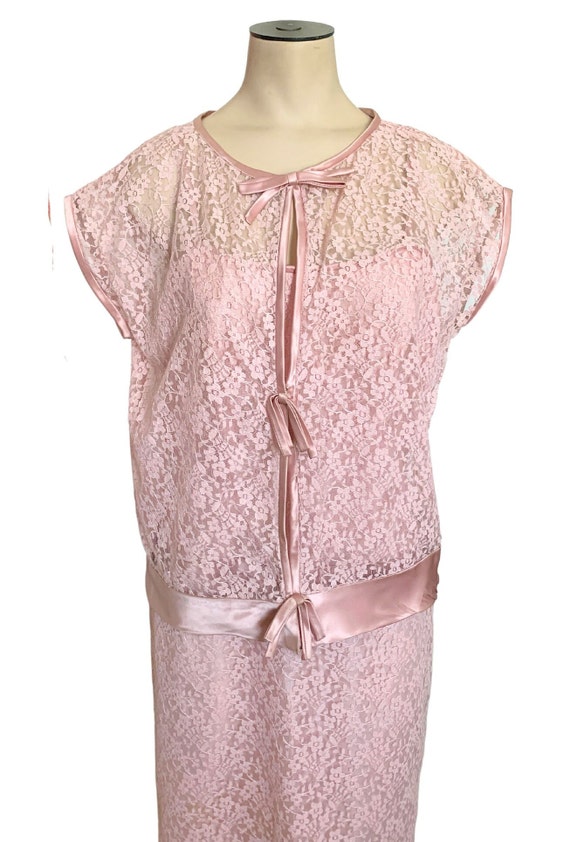 Vintage 1960s Pink Lace Sleeveless Dress and Jack… - image 2