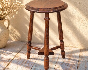 Taburete trípode de madera vintage, patas torneadas, soporte rústico para plantas, decoración de estilo francés.