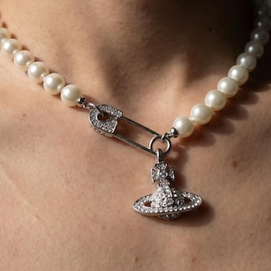 中古 ヴィヴィアン・ウエストウッド ルクレチェ パールネックレス、安全ピンオーブチョーカー、ヴィヴィアンスタイル プラネットチョーカー、彼女へのギフト