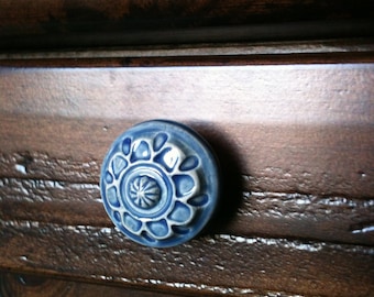 furniture knobs and drawer handles