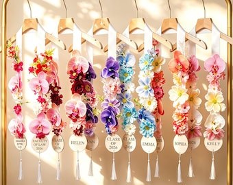 Estola de graduación personalizada hecha a mano con estampado floral en tonos pastel, guirnalda de flores de cinta y tela, banda de graduación personalizada, regalo de graduación único, promoción de 2026.