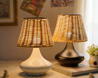 Lámpara de mesa de bambú tejida a mano, lámpara de noche moderna minimalista, lámpara tejida de estilo japonés regulable, que crea una atmósfera de dormitorio especial.