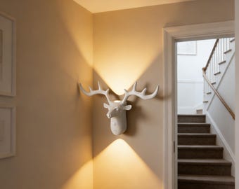 Lámpara de pared LED con cabeza de ciervo creativa, luz nocturna activada por sensor, lámpara de pared ambiental de estilo nórdico, adecuada para dormitorios y pasillos.