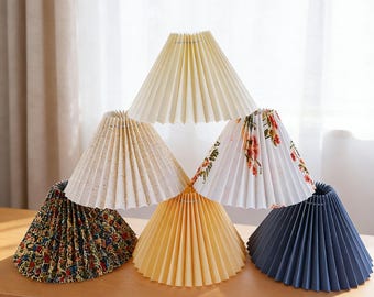 Pantalla de tela plisada hecha a mano, adecuada para lámparas de mesa, lámparas colgantes y parasoles; se puede utilizar en dormitorios, salas de estar. Más vendido