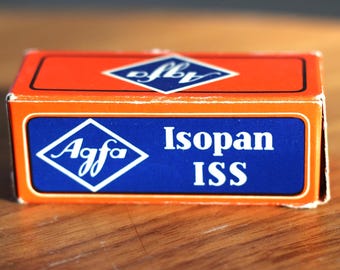 Verlopen Agfa Isopan ISS 100 – 120 mm filmrol – januari 1972 – verzegeld