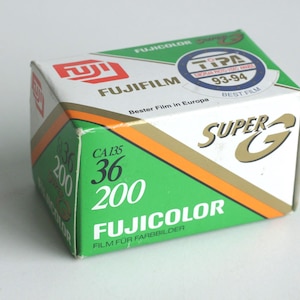 Película Fujicolor Super G 200 caducada (35 mm, año 2000)
