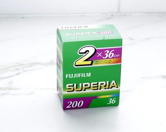 2 rollen Fujifilm Superia 200 35 mm kleurenfilm – verlopen in mei 2011