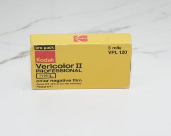 Getestet Kodak Vericolor II 120 Film - 5 Rollen Pro Packung, Expired 1982, Vintage Magenta Yellow Look