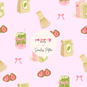 Puede incluir: Un patrón continuo sobre un fondo rosa claro con ilustraciones de batidores de matcha, bolsas de té verde, libros apilados, lazos rosas, fresas en rodajas y bebidas de té verde con pajitas. El centro muestra el texto patternly muse Seamless Pattern.