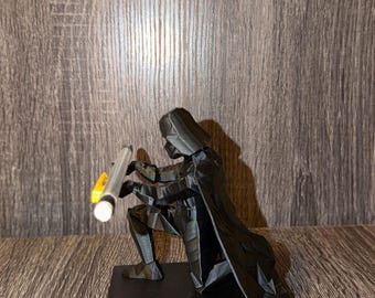 3D-geprinte pennenhouder burgerwacht, superheldenbureausculptuur, komisch kantoordecor