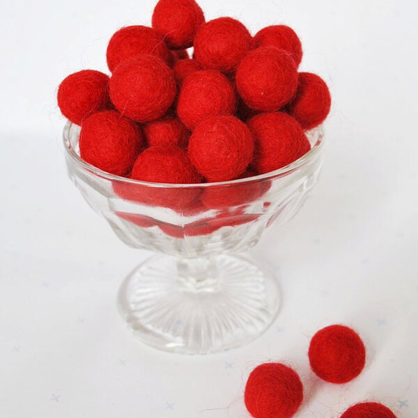 Wool Felt balls - 20 pieces - 2cm - Red - UK Seller