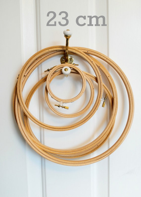 Elbesee Wooden Embroidery Hoop 9 inch diameter