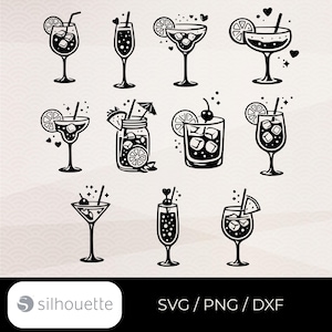 Könnte beinhalten: Schwarz-weiße Vektorillustration verschiedener Cocktailgläser, darunter Martini- und Champagnergläser, jeweils mit Fruchtscheiben und Strohhalmen. Einige Designs enthalten Herzen. Der Text "SVG / PNG / DXF" ist ebenfalls enthalten.